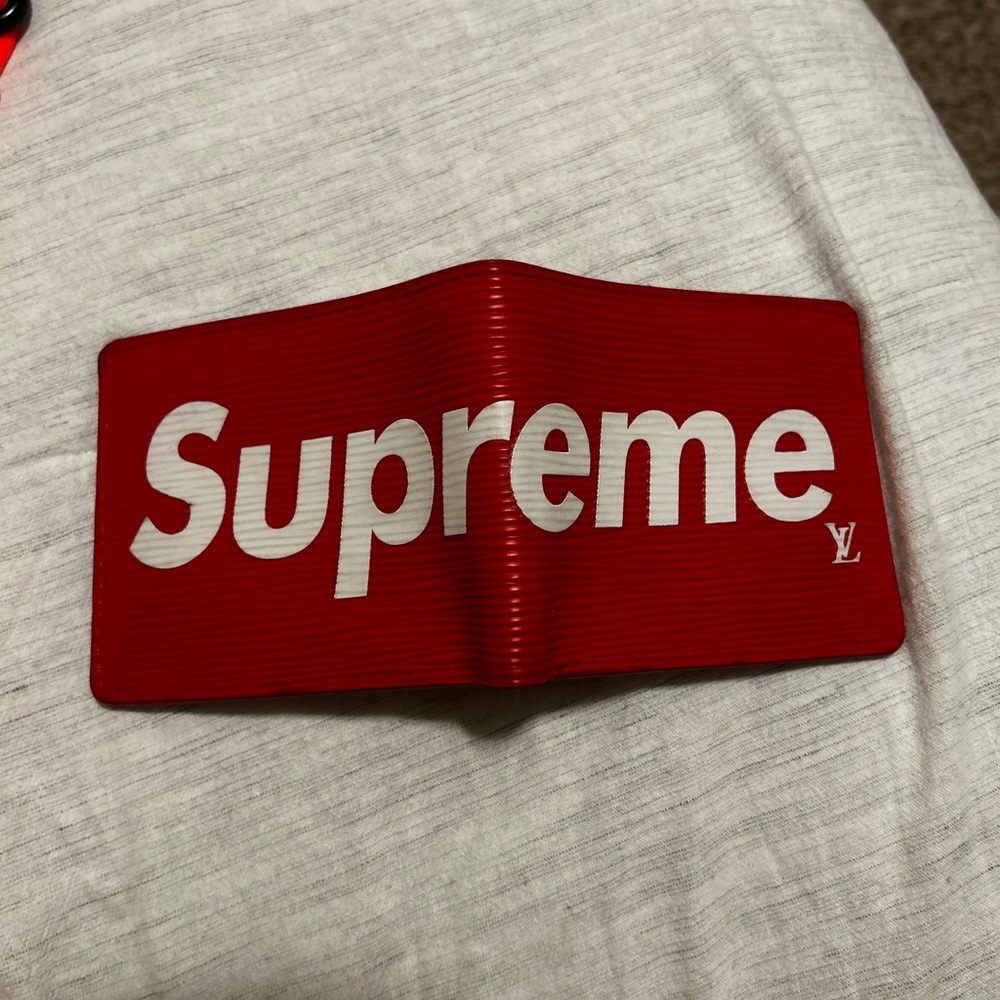Supreme LV wallet (red)